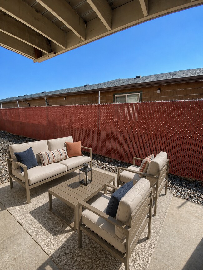 Building Photo - Your Selah Upgrade Starts Here | 3 Bed, 1.5 Bath!