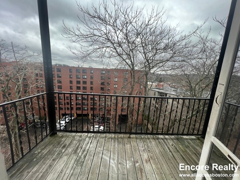 Building Photo - 1634 Commonwealth Ave