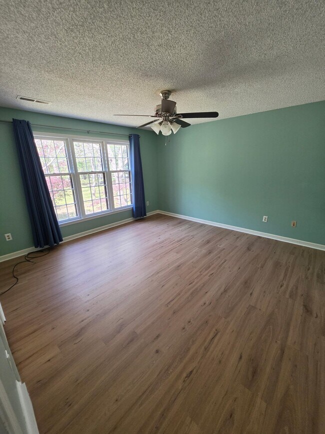 Building Photo - 4580 Shadowlawn Rd