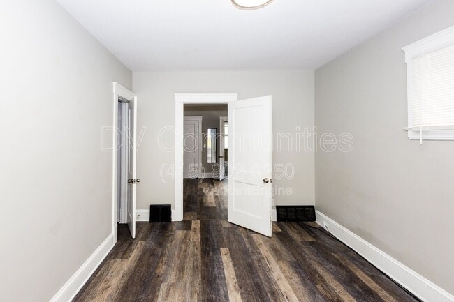 Building Photo - 2081 Halstead Ave