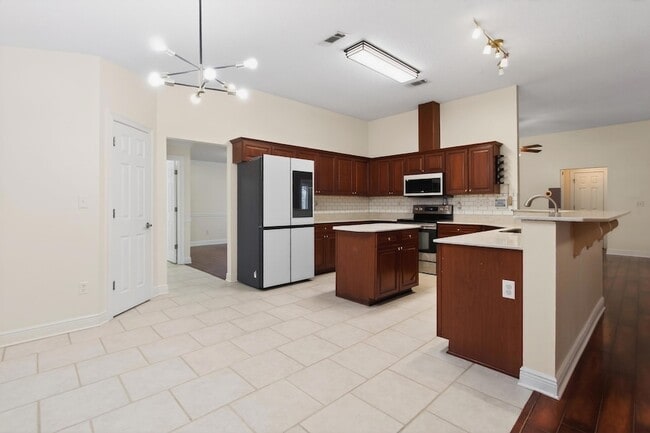 Building Photo - 1249 Northview Dr