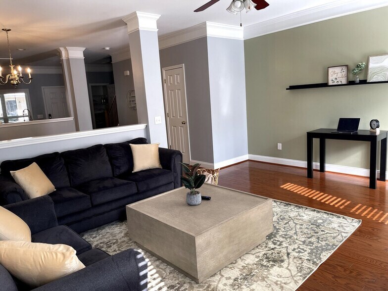 Building Photo - 617 Lake Forest Road