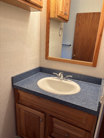 Building Photo - 49144 Shadura Rd