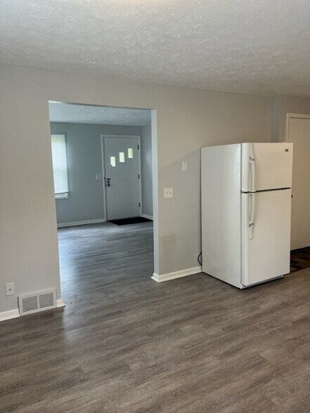 VIEW KITCHEN TO LIVING ROOM - 306 Pershing Ave NW