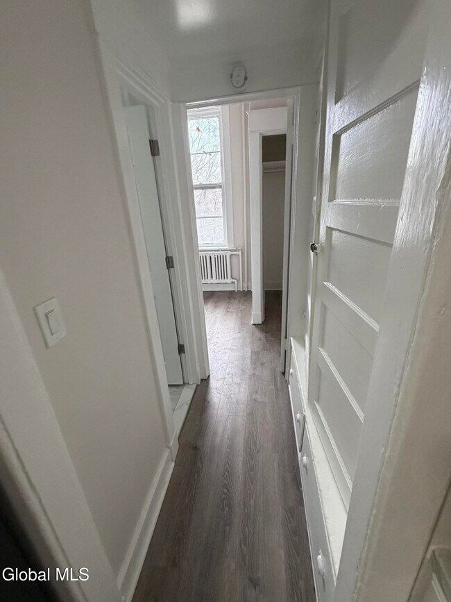 Building Photo - 365 Madison Ave