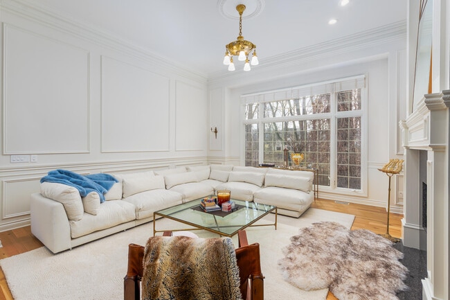 Building Photo - 16646 Brooklane Blvd