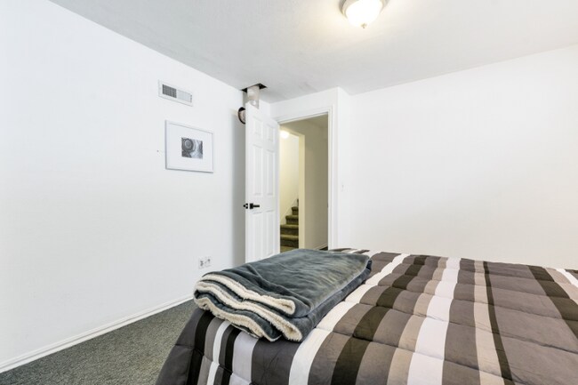 Building Photo - 6167 Eagle Nest Dr