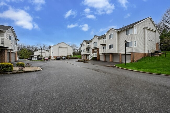 Building Side View - 1460 Buckingham Gate Blvd