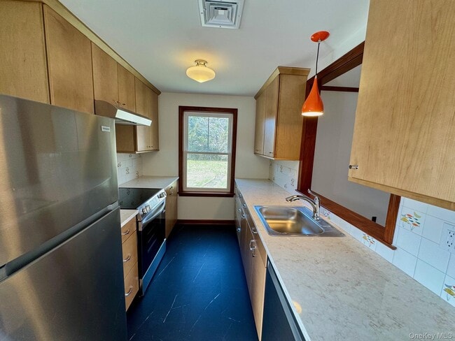 Building Photo - 34 Union Ave