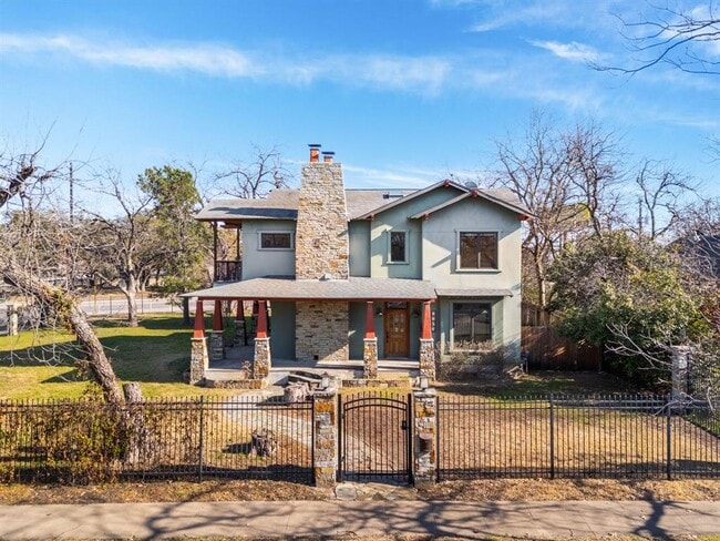 Building Photo - 2203 Lindell Ave