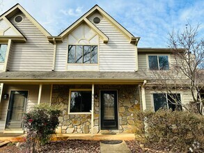 Building Photo - Two Bedroom Townhome located on Golf Course