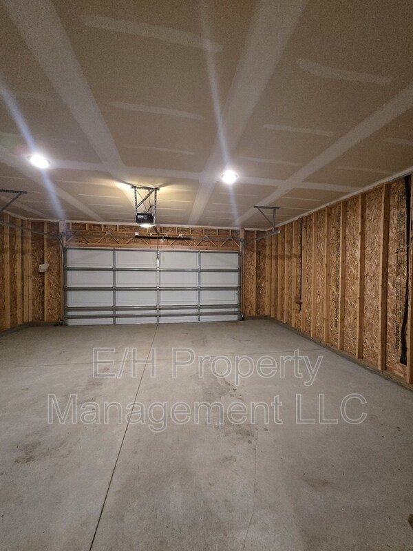 Building Photo - 12195 Fennec St
