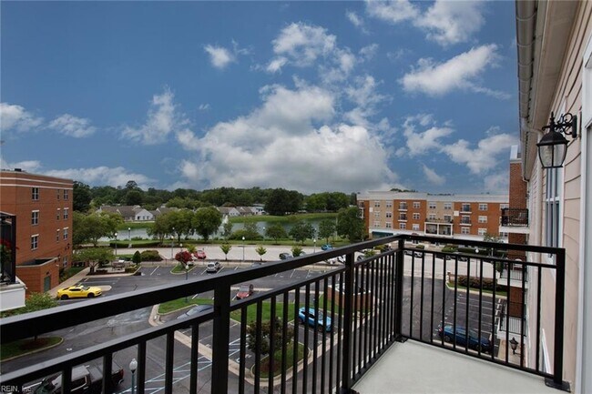 Building Photo - 670 Town Center Dr