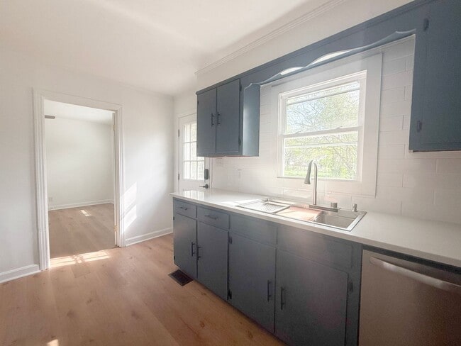 Building Photo - Pet-Friendly 3-Bedroom Home with Fenced Yard & Large Deck Near Downtown Livingston