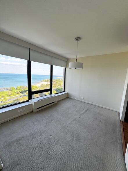 Dining Room - 5445 N Sheridan Rd