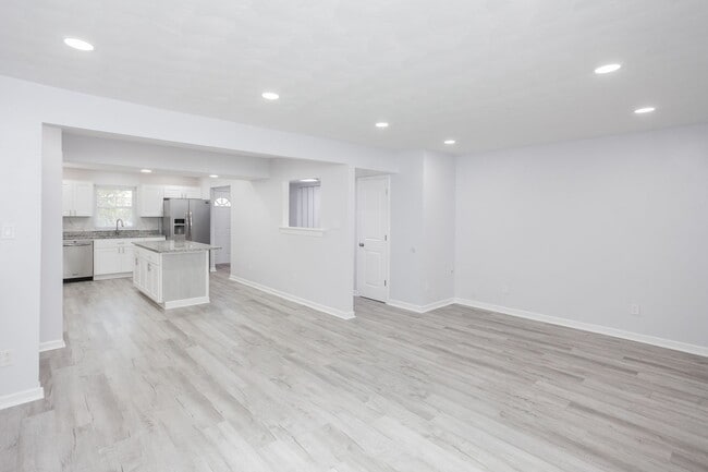 Building Photo - 5751 W Hastings Arch