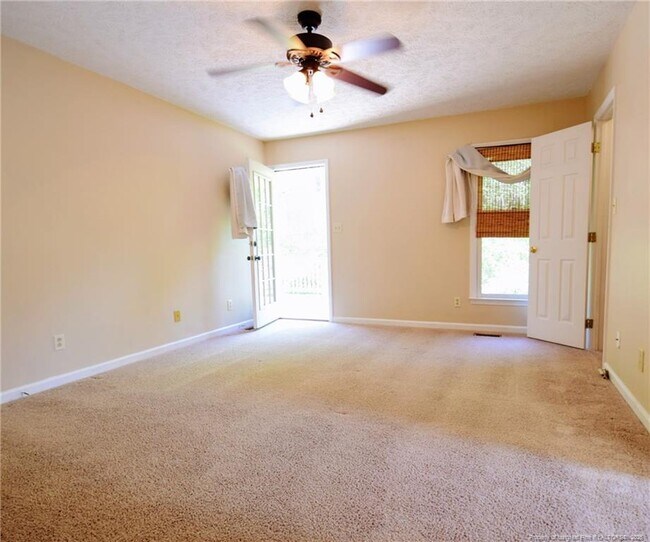 Building Photo - 5050 Summer Ridge Rd