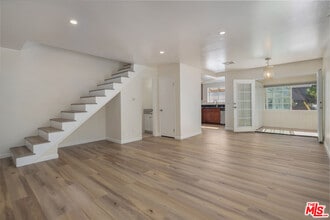 Building Photo - 941 Elm Ave