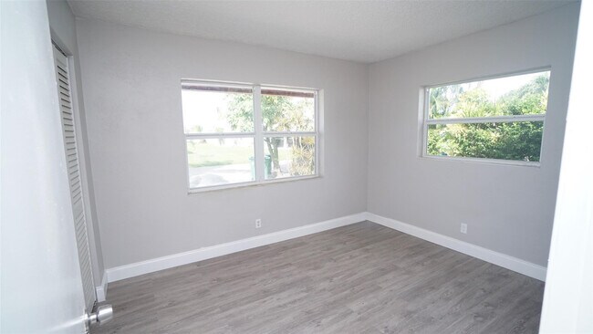 Building Photo - 5908 NW 81st Ave