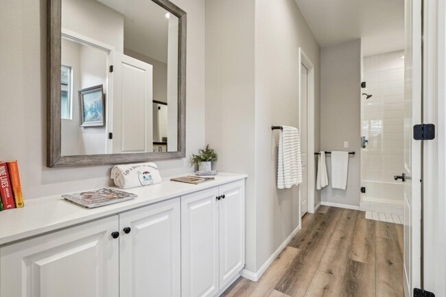 Building Photo - 51725 Pinnacle Vis Dr