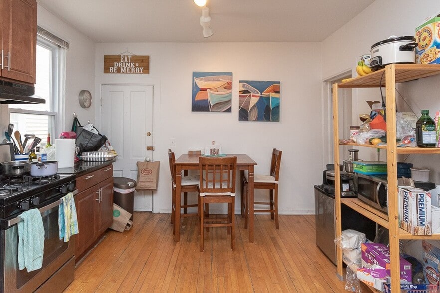 Building Photo - 2616 N Marshfield Ave