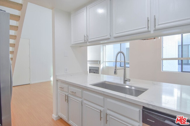 Building Photo - 1727-1727 Glendon Ave