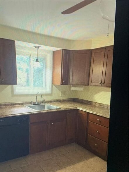 Building Photo - 60 Bethel St