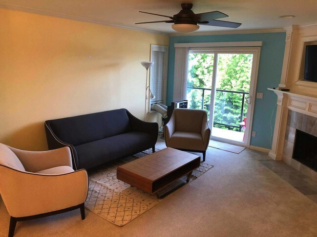 Livingroom - 410 2nd Ave S