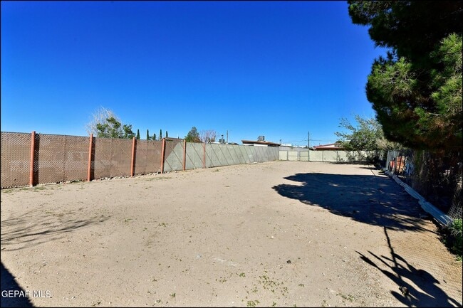 Building Photo - 8058 Gilbert Dr