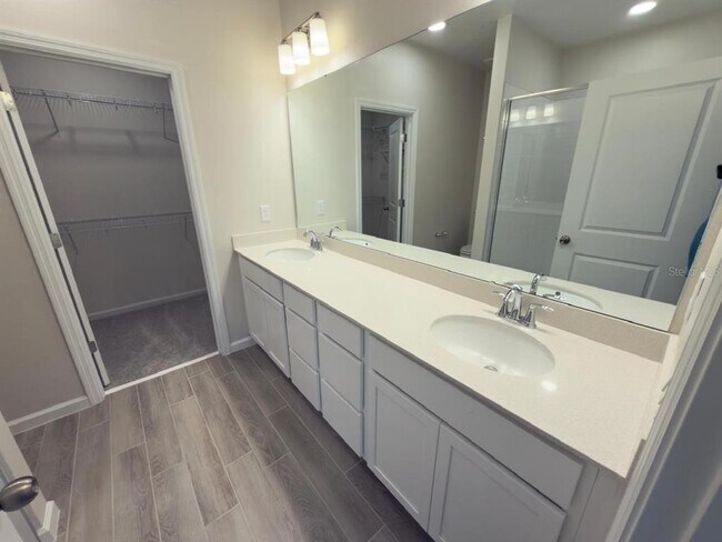 Building Photo - 15445 Bay Brg St