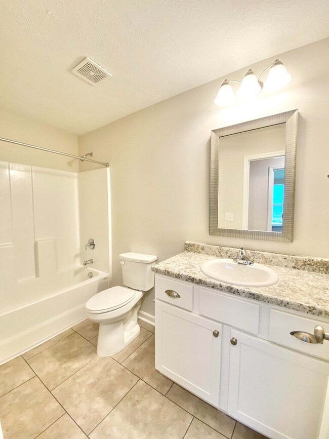 Building Photo - Summerton Village Rental!