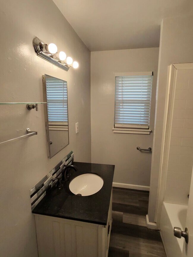 Building Photo - 3415-3417 E Terrace Ave