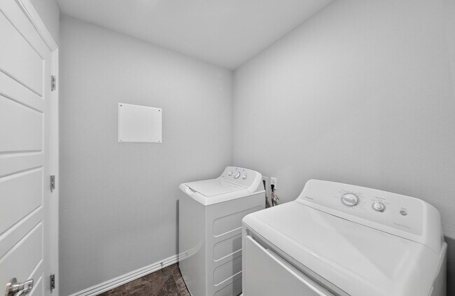 Building Photo - 4559 W Barhem Dr