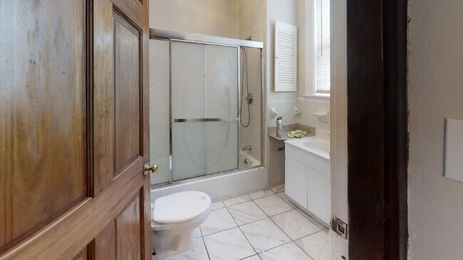 Building Photo - 33 Bellingham St