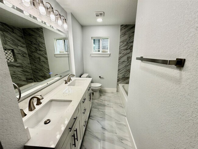 Building Photo - 1631 Shadow Bend Dr
