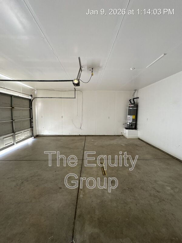 Building Photo - 816 W Loyola Ave