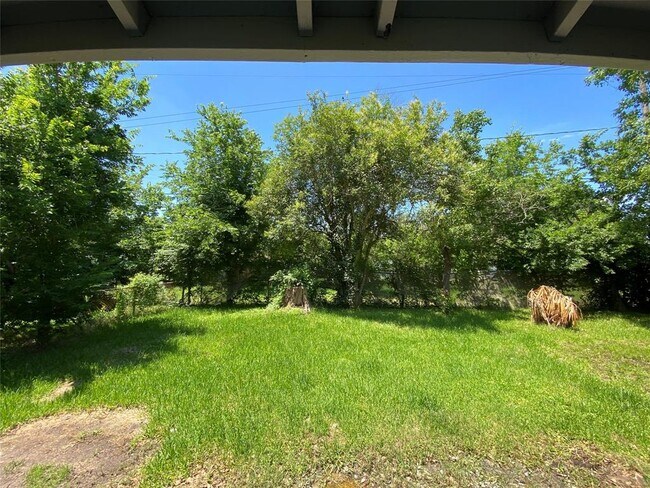 Building Photo - 5767 Flamingo Dr