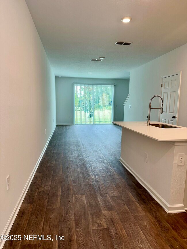 Building Photo - 634 Celtic dr