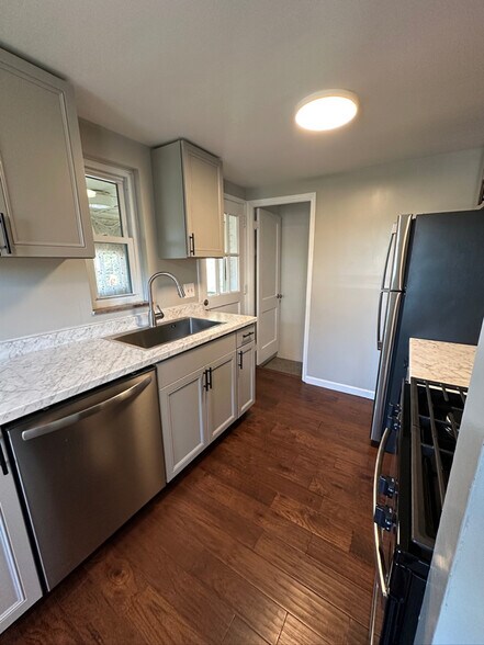 Building Photo - 5136 Fieldcrest Dr