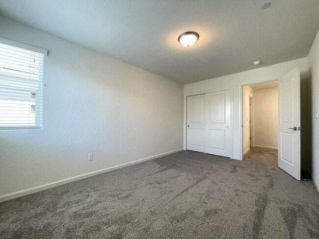 Building Photo - 2014 N Ralph Ln