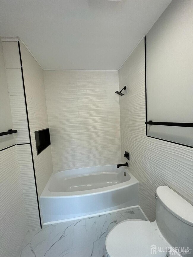 Building Photo - 42 Ashford Dr