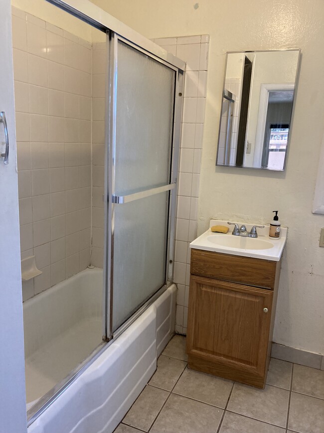 Bright bath room with shower & tub combo - 1066 Sherwood Ave