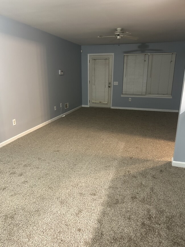 Building Photo - 801 Waters Edge Dr