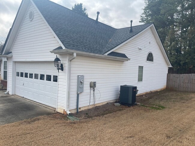 Building Photo - 3-Bedroom Ranch in Central Gwinnett
