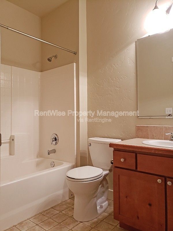 Building Photo - 2754 Vallin Ave N