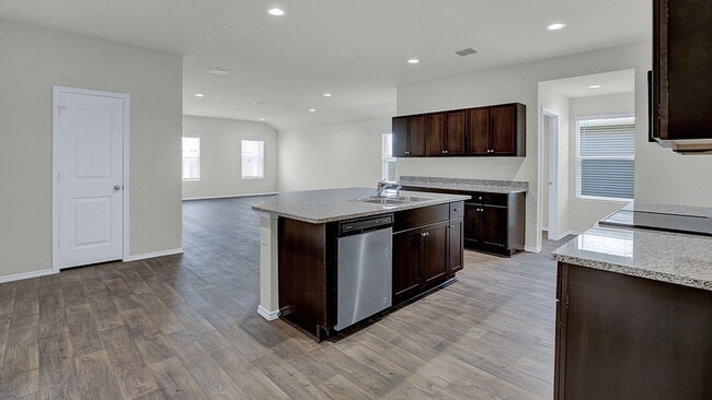 Building Photo - 4 BR / 2 BA - 2032 SF in Seguin - Arroyo Ranch!