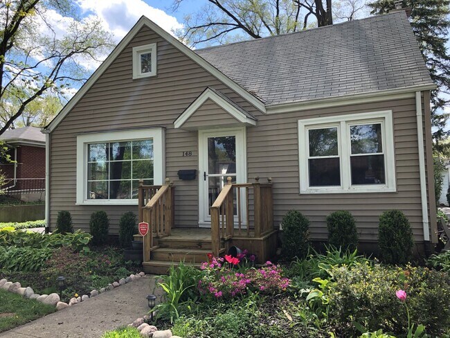 Building Photo - Well Maintained 3Bed/2Bath Single Family HUGE Backyard!