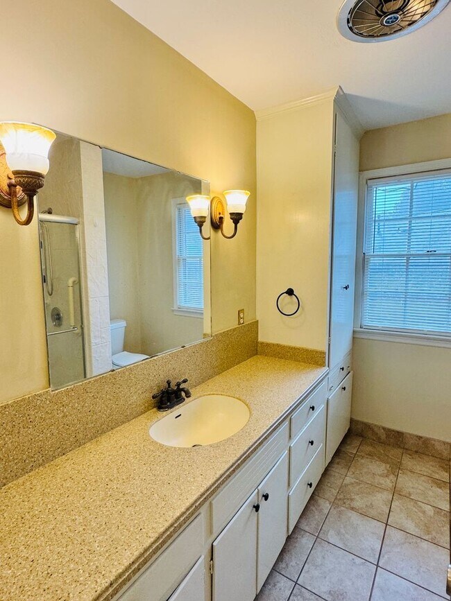 Building Photo - Gorgeous Interiors in this BONUS SPACE + 4 Bedroom  2 Bathroom Home!