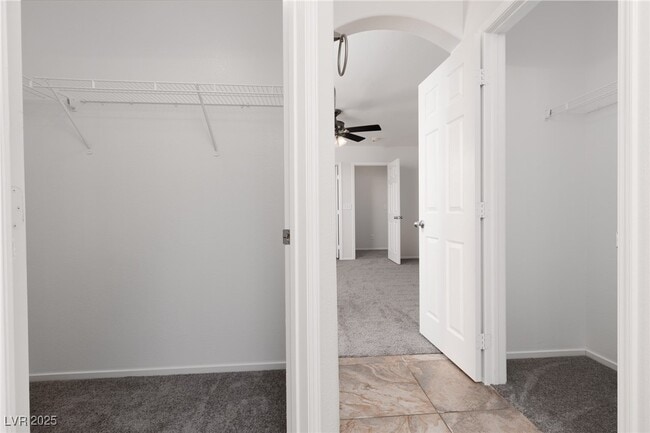 Building Photo - 908 Shining Rose Pl