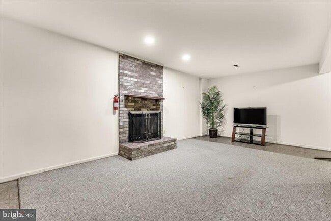 Building Photo - 10855 Lockwood Dr